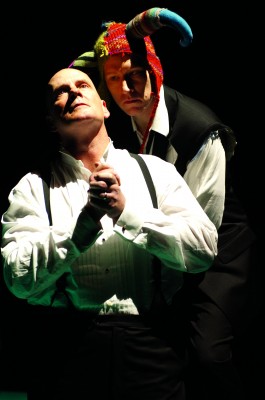 Dan Donohue as Hamlet and Jeffrey King as Claudius in an OSF performance.