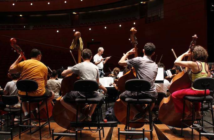 National Youth Orchestra of Iraq members rehearsing in Aix-en-Provence, France, in 2013. Image: